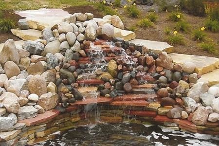 Photo of a transitional landscaping in Cincinnati.