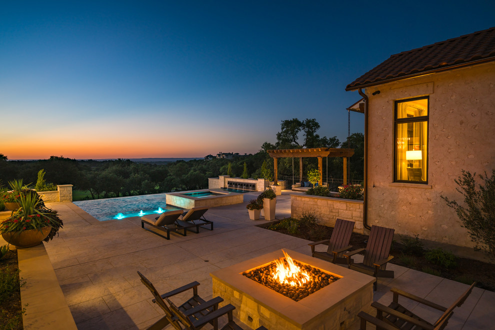 Example of a transitional home design design in Austin