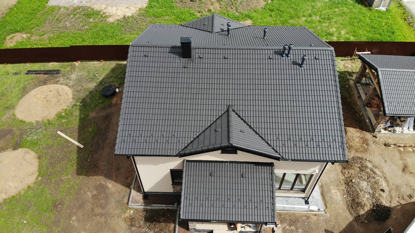 Подшивка свесов фиброцементным сайдингом Cedral.