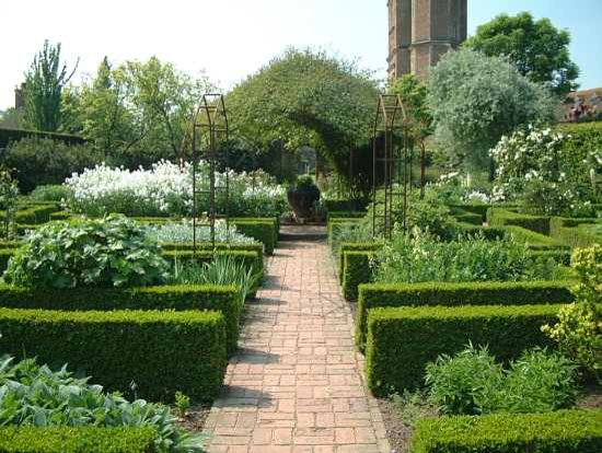 Sissinghurst Castle Gardens - White Garden - 4 