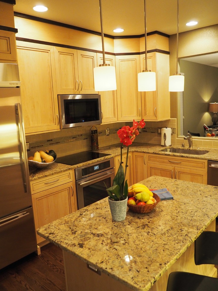 Example of a mid-sized transitional u-shaped medium tone wood floor open concept kitchen design in Denver with a single-bowl sink, recessed-panel cabinets, light wood cabinets, granite countertops, yellow backsplash, ceramic backsplash, stainless steel appliances and an island