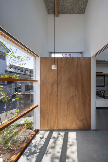 異形の角地に建つ住まい moderne-entree