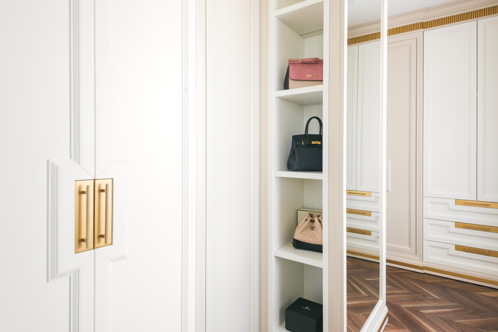 Гардеробная комната с элементами Латуни