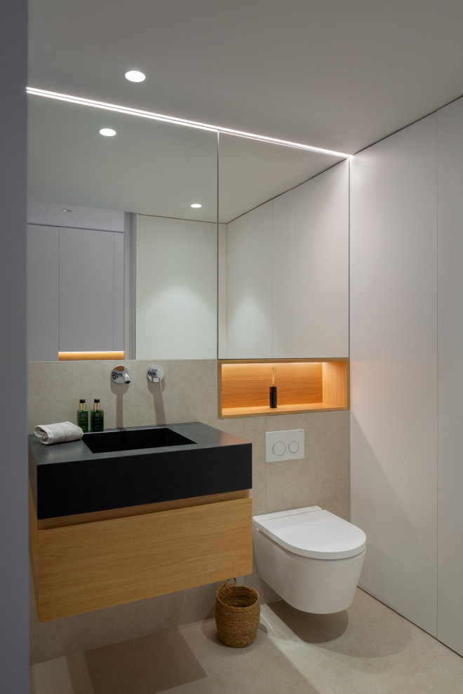 Cette image montre une salle d'eau design de taille moyenne avec un plan de toilette en granite, un plan de toilette noir et meuble-lavabo encastré.
