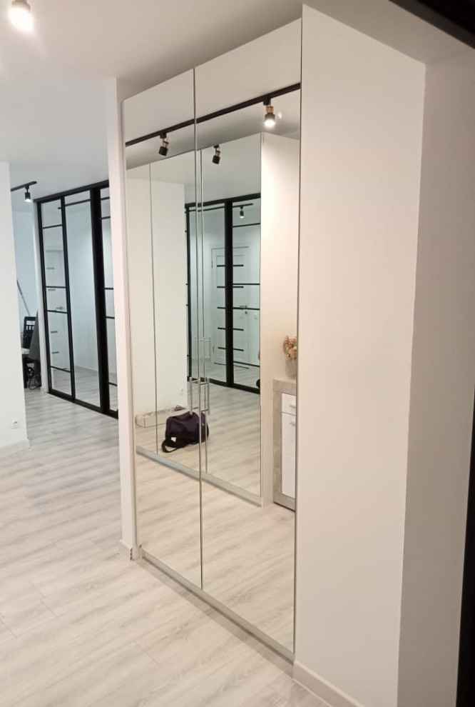 Встроенные распашные шкафы