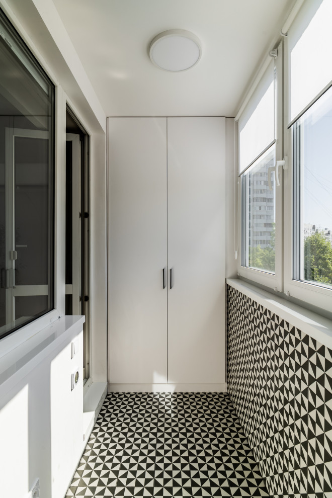 Солнце, арки и осиное гнездо в гостиной