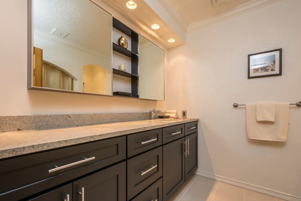 Bathroom - transitional bathroom idea