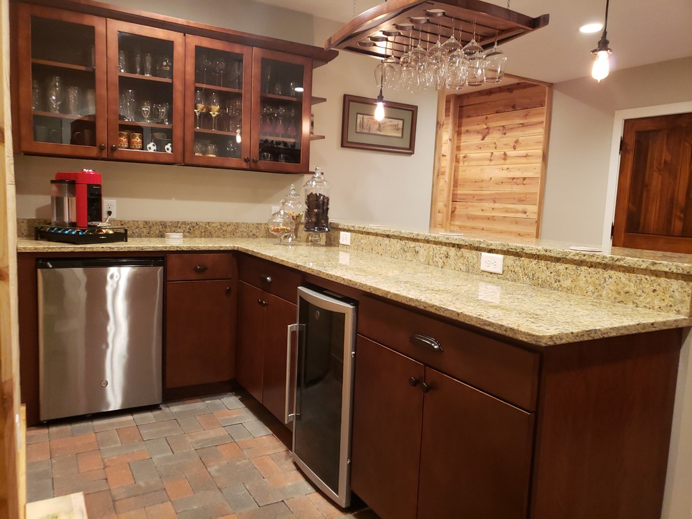 Home design - rustic home design idea in Cedar Rapids