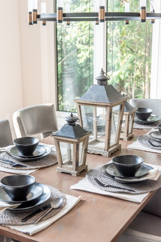 Inspiration for a transitional home design remodel in Toronto