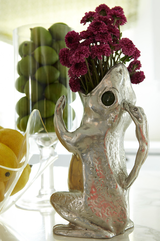 Example of a transitional kitchen design in Miami
