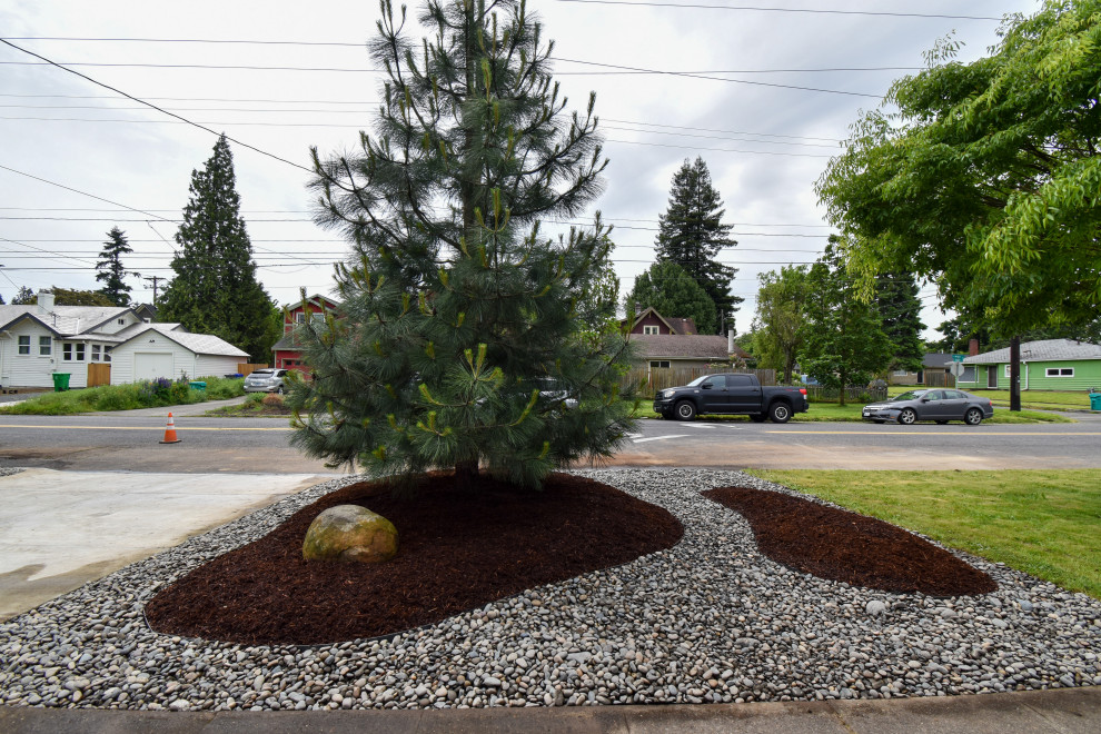 Photo of a small rock front yard river rock landscaping in Portland.