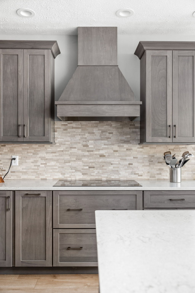 Example of a transitional kitchen design in Indianapolis