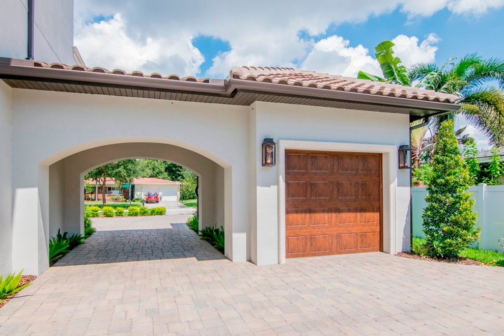 Design ideas for a transitional garage in Tampa.