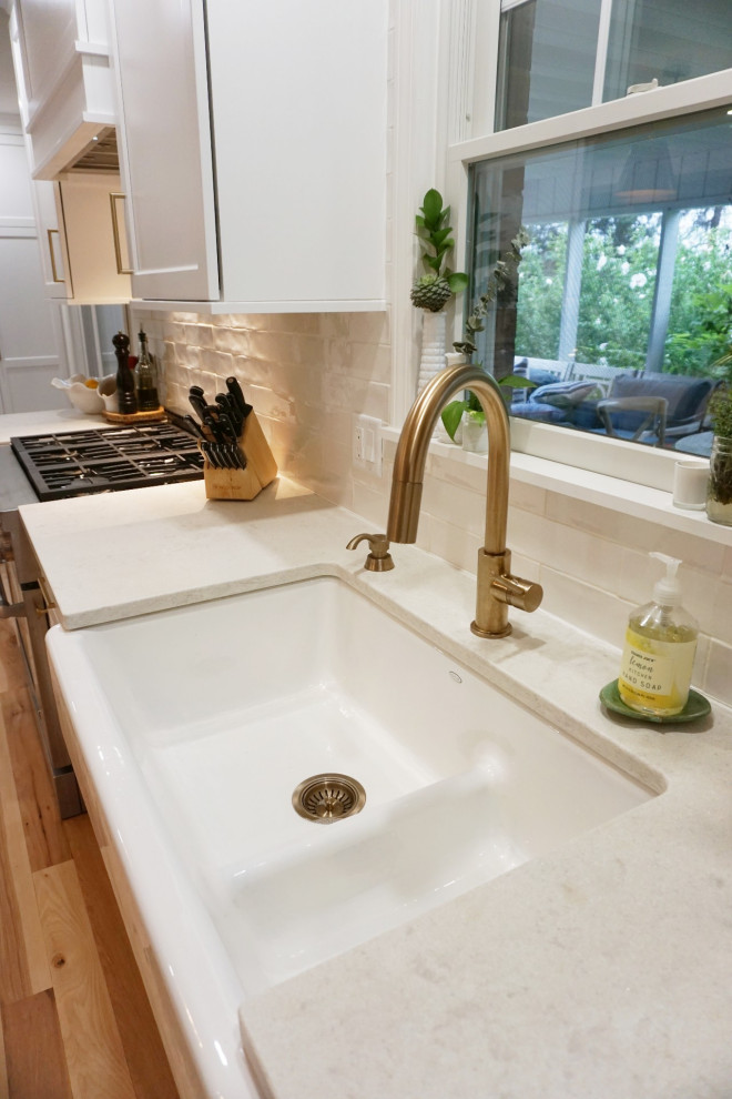 Home design - transitional home design idea