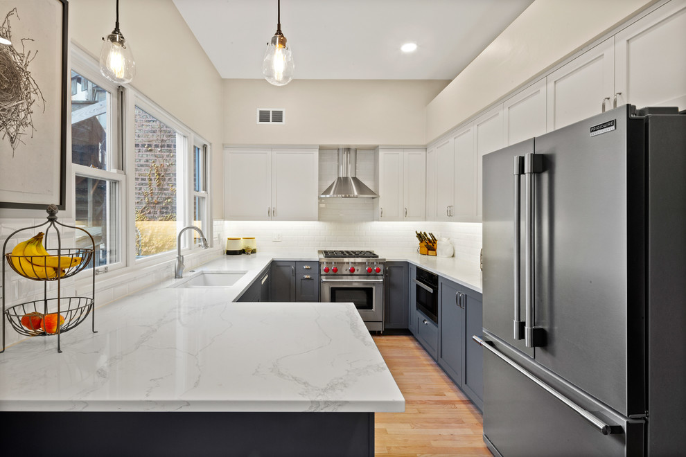 Transitional kitchen photo in Chicago