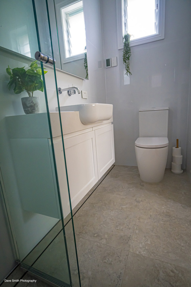 Design ideas for a contemporary bathroom in Sydney.