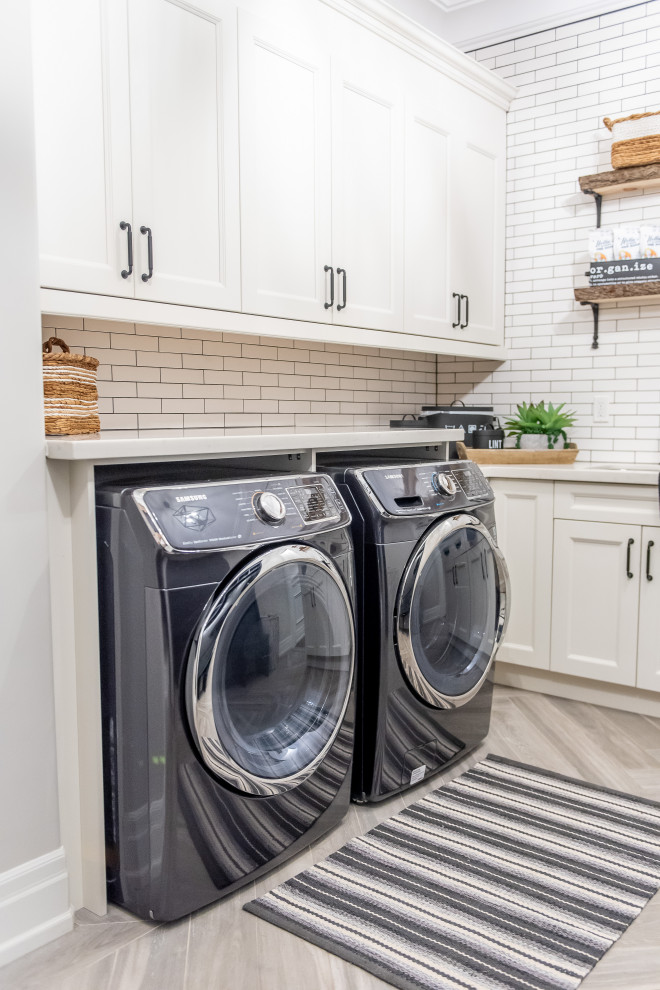 Home design - transitional home design idea in Toronto