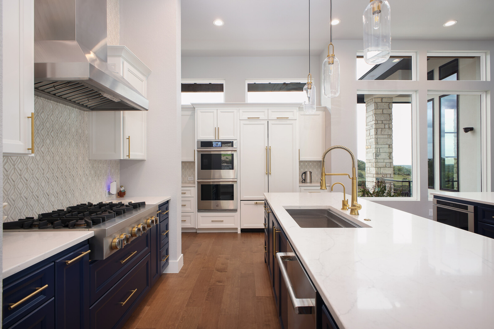 Modern: 4,950 ft², 4 BR/4 BA/2 ST home