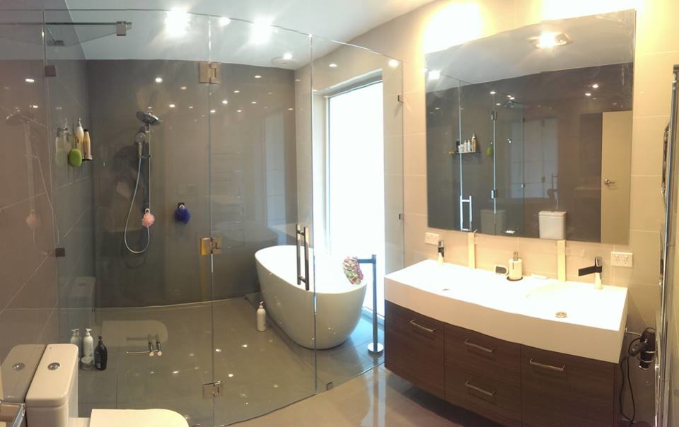 Contemporary bathroom in Adelaide with an open shower.