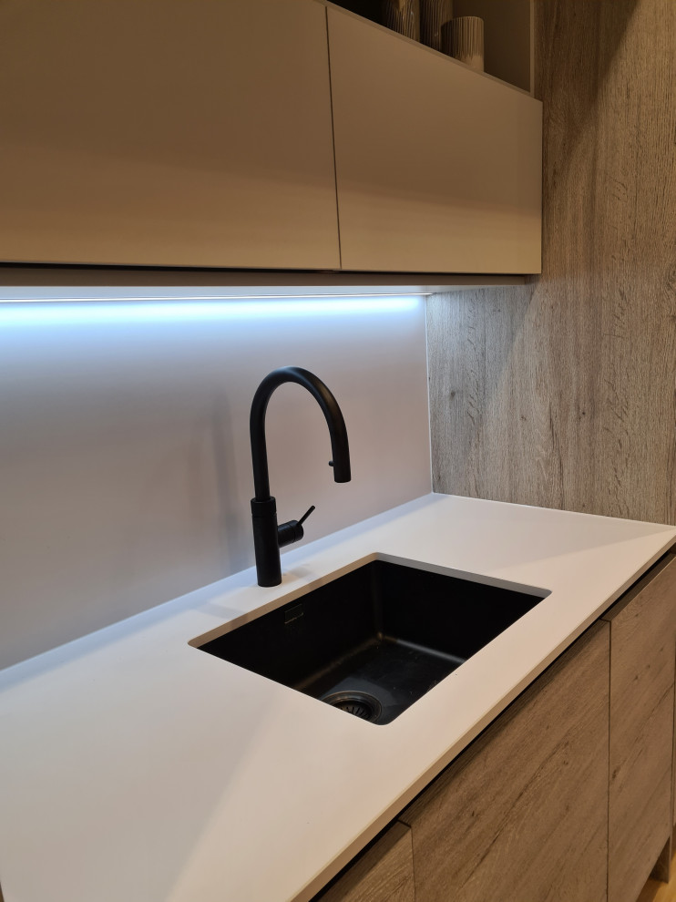 White worktop with