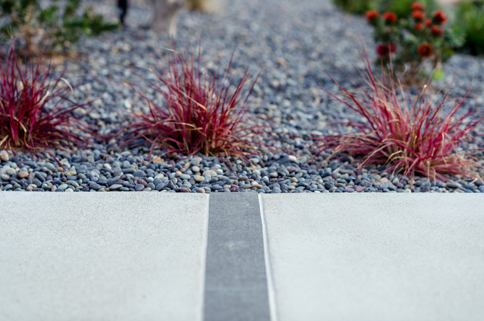 Photo of a small midcentury front yard partial sun garden in Orange County with a garden path and natural stone pavers.