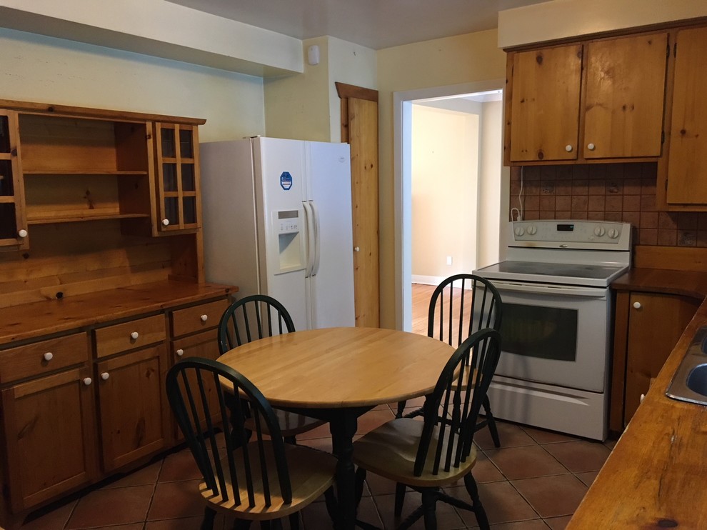 BEFORE - Farmhouse kitchen