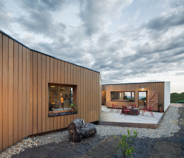 Una casa autosuficiente: sin conexi&oacute;n a la red el&eacute;ctrica modern-garden
