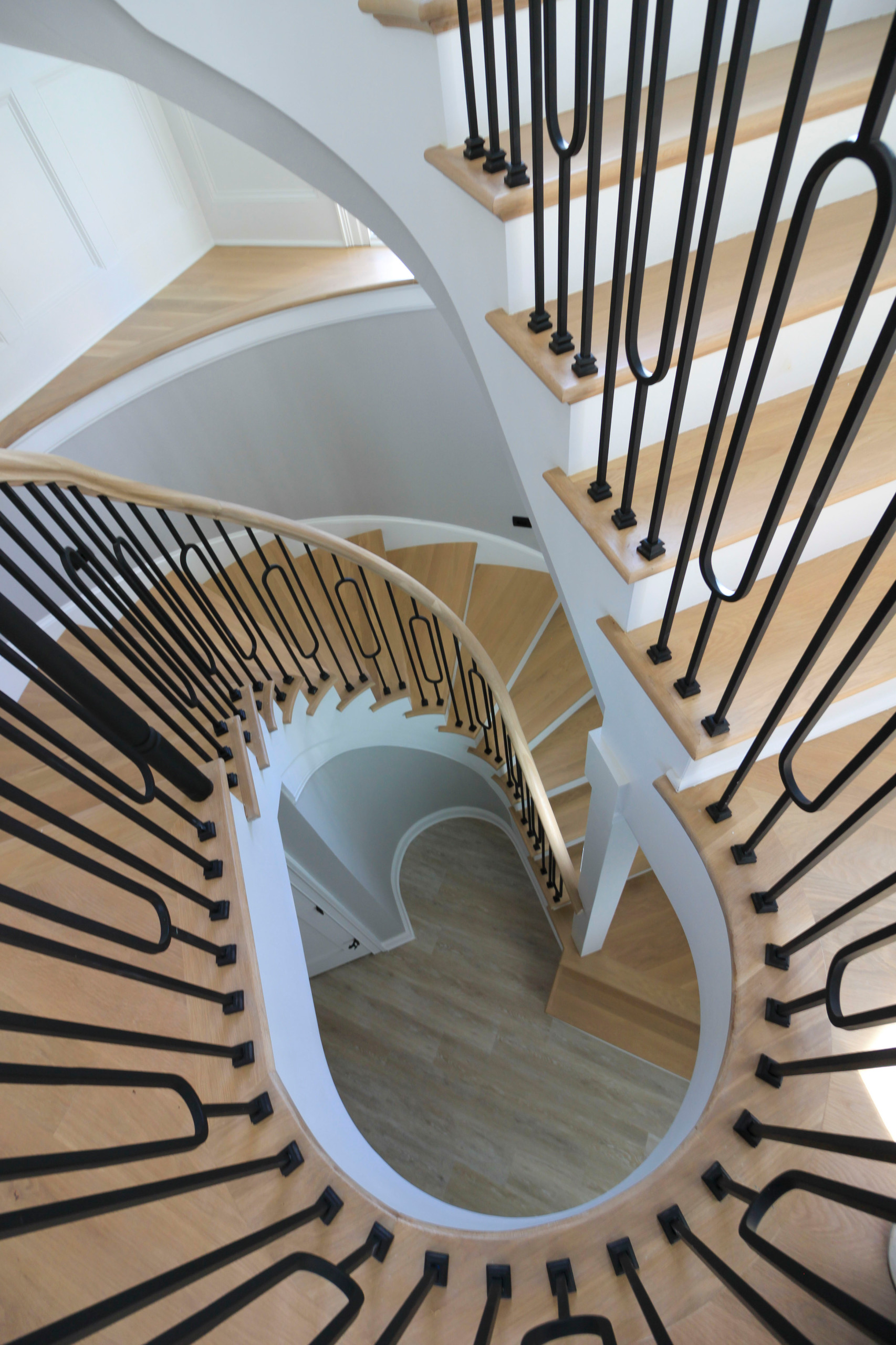 95_Remarkable and elegant floating elliptical staircase, McLean, VA 22101