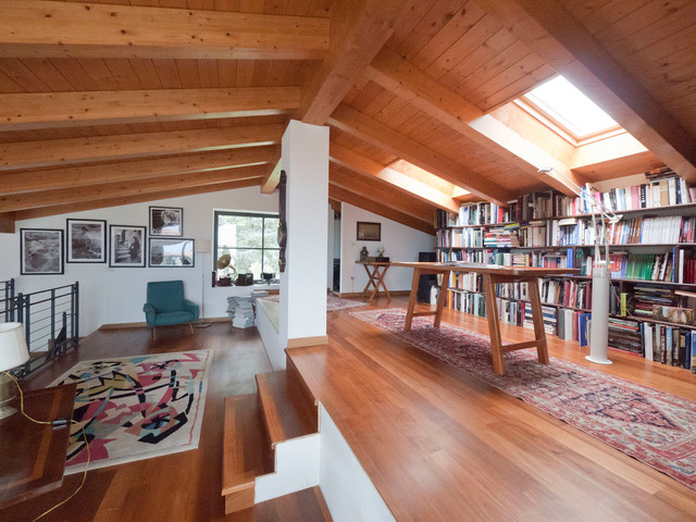 Loft-style attic rustik-vardagsrum