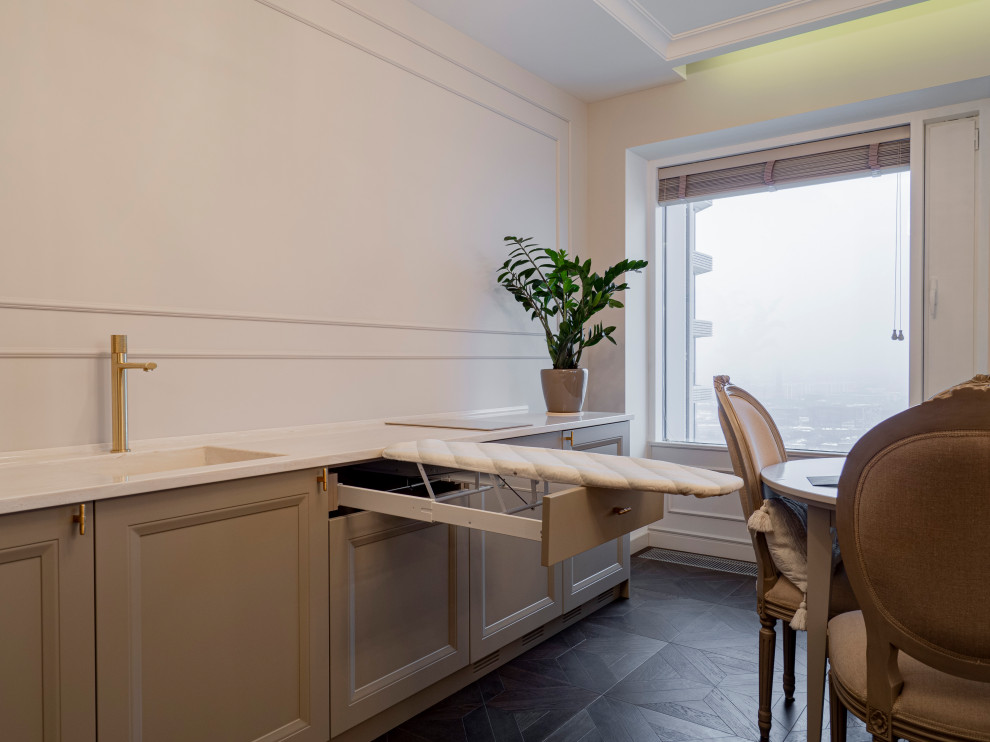 Меблировка квартиры: необычная кухня и гардеробная