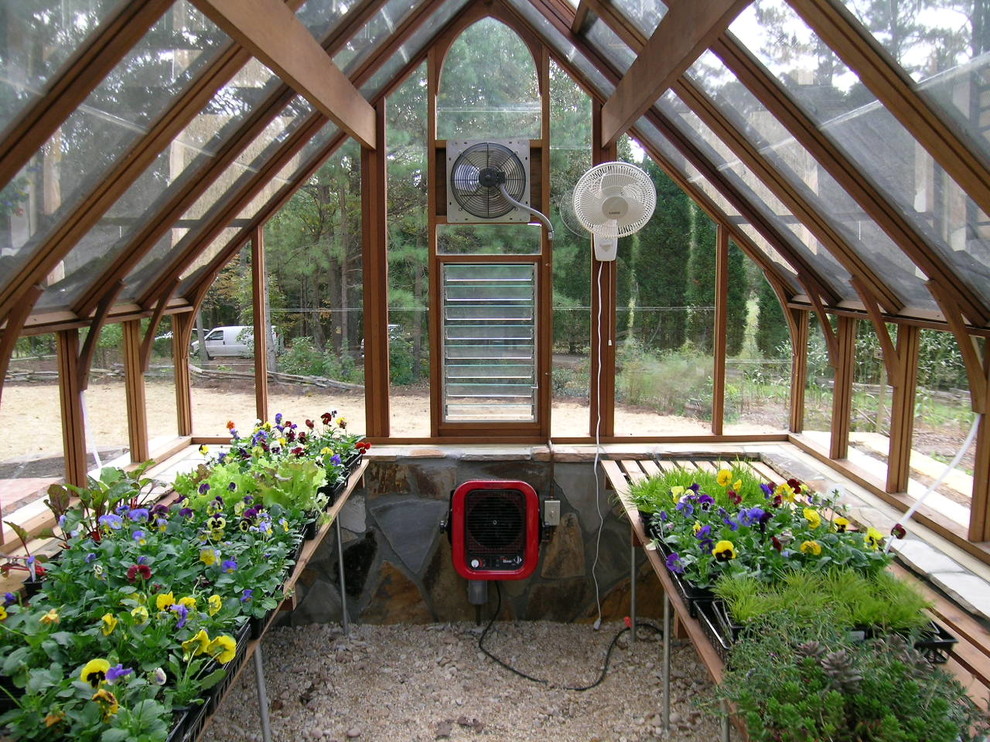 Mid-sized traditional detached greenhouse in Atlanta.