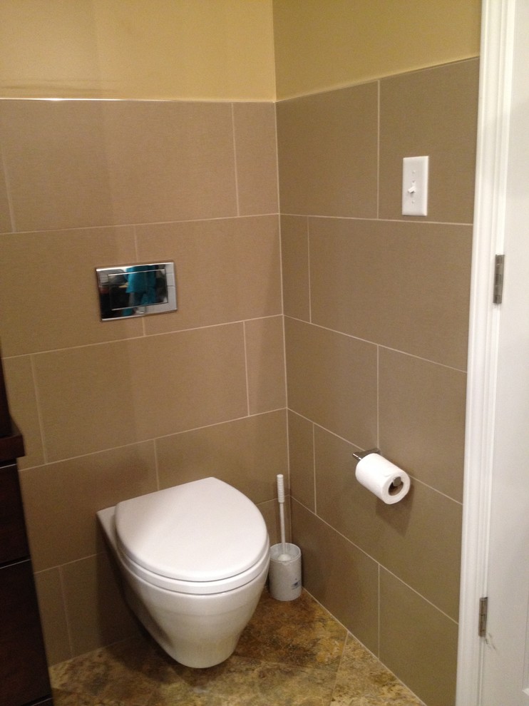 Photo of a transitional bathroom in Chicago with a one-piece toilet, beige tile, brown tile, ceramic tile, beige walls and porcelain floors.