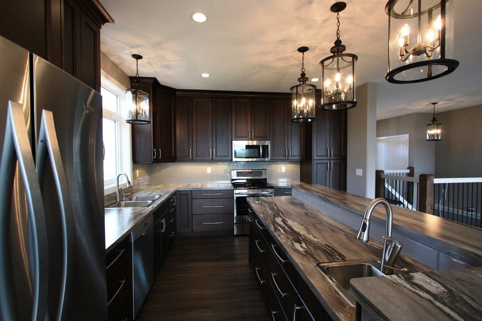 Kitchen - transitional kitchen idea in Calgary