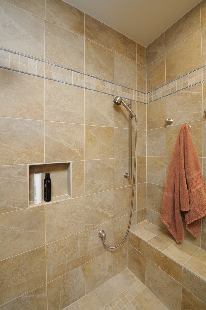 This is an example of a traditional bathroom in Grand Rapids.