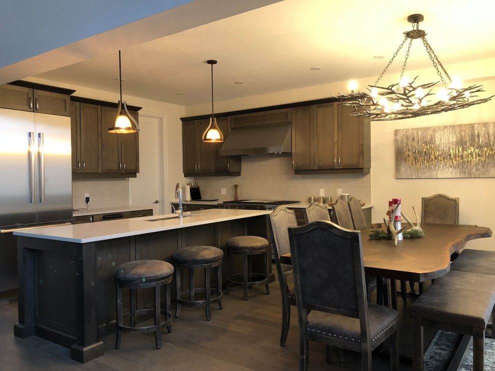 Inspiration for a rustic home design remodel in Toronto