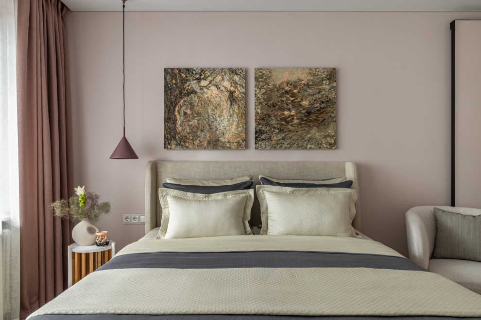 Источник вдохновения для домашнего уюта: спальня в современном стиле с розовыми стенами