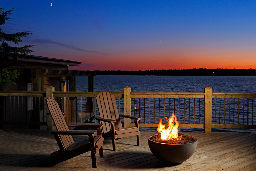 Inspiration for a mid-sized modern backyard deck in Vancouver with a fire feature and no cover.