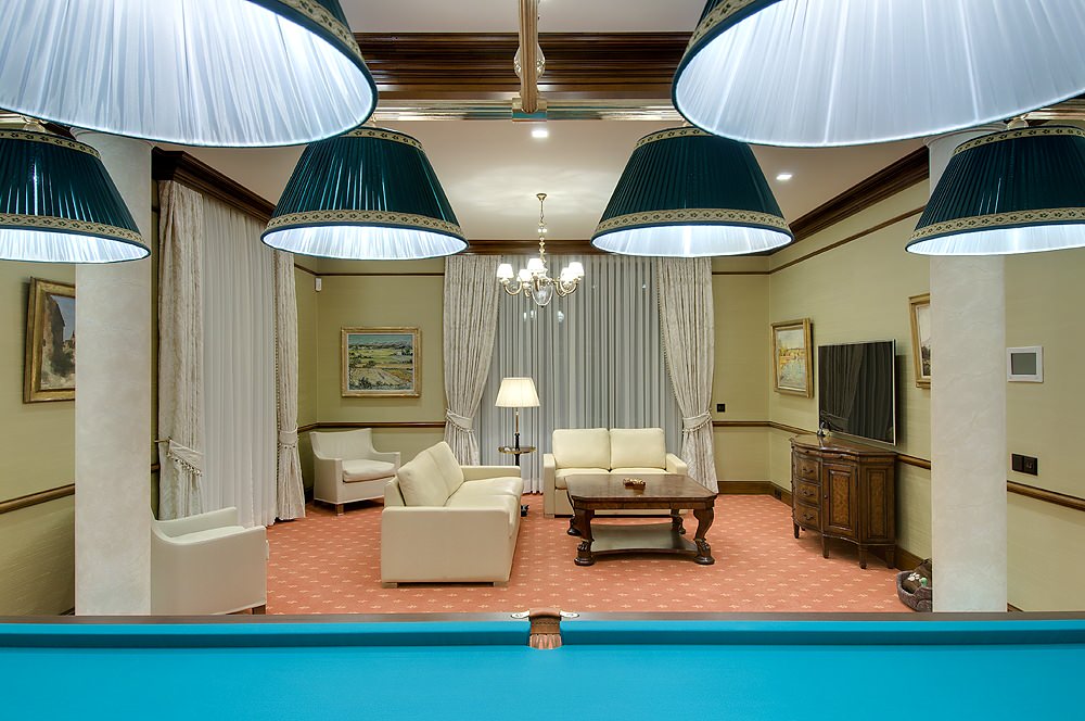 Реконструкция частной виллы в Германии интерьер бильярдной