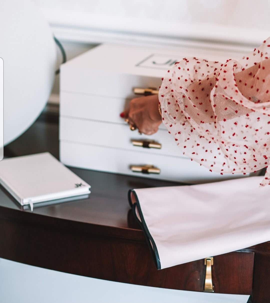 Шкатулки и комоды