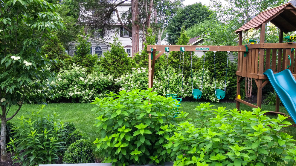 Design ideas for a small traditional backyard full sun garden in Boston.