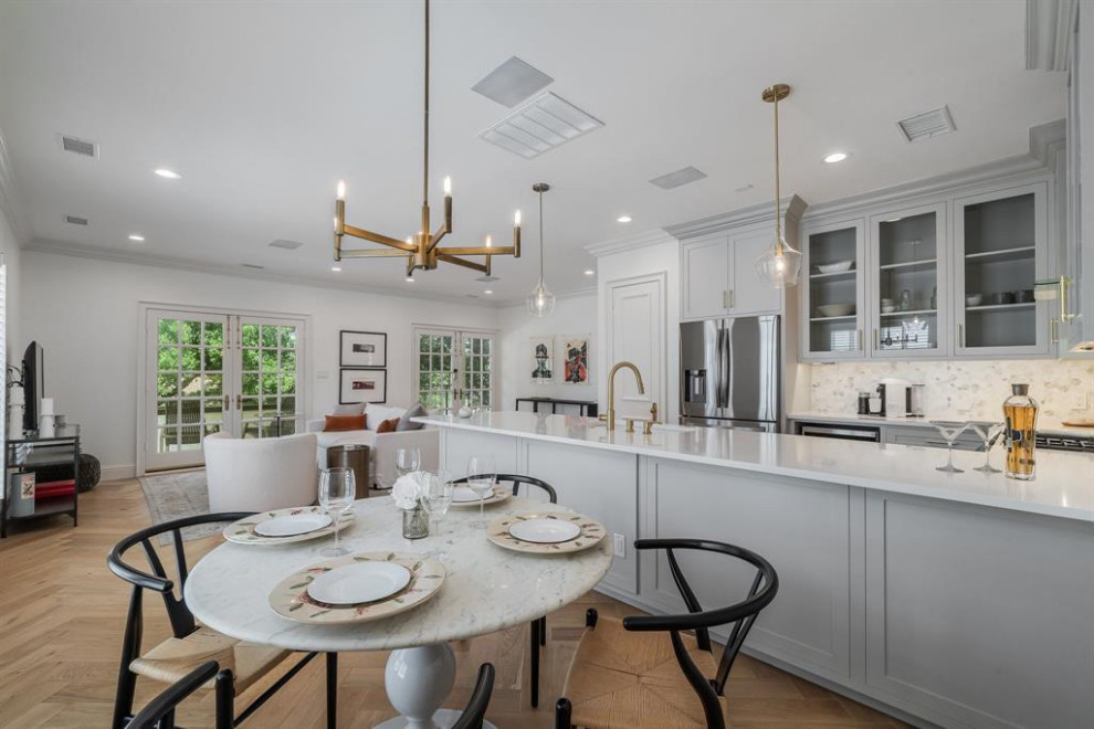 Kitchen - kitchen idea in Dallas