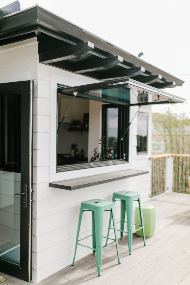 Idee per una grande privacy sulla terrazza costiera dietro casa e al primo piano con nessuna copertura e parapetto in metallo