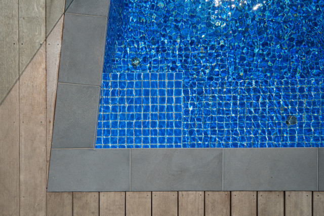 Split Level Infinity Solution modern-pool