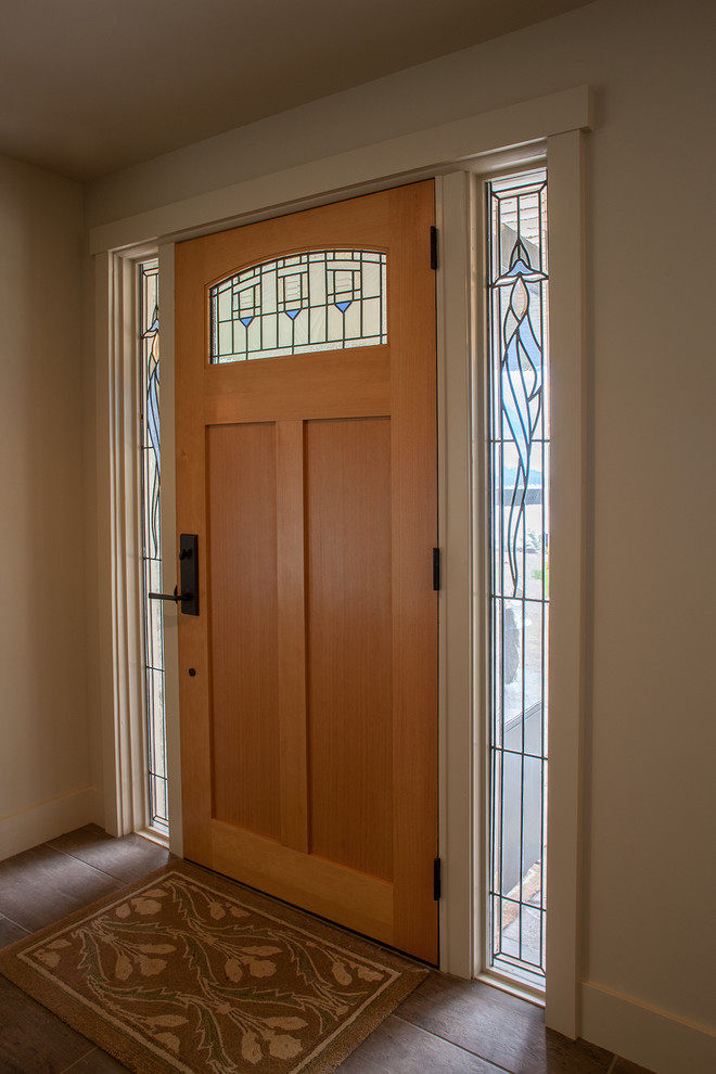 Entryway - transitional entryway idea in Seattle