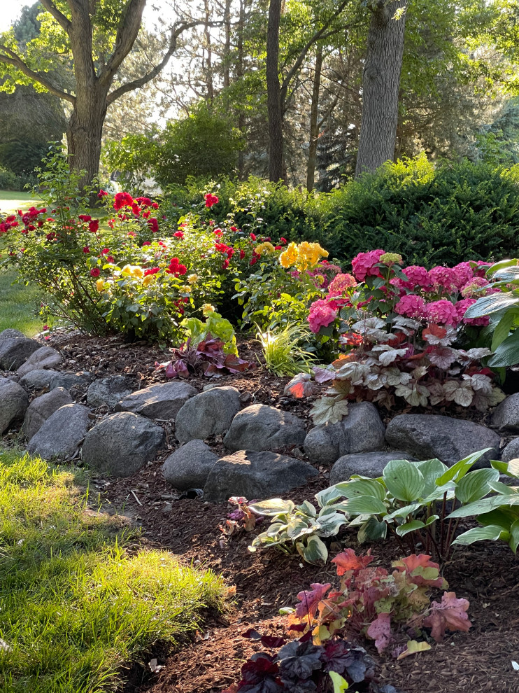 This is an example of a transitional landscaping in Chicago.