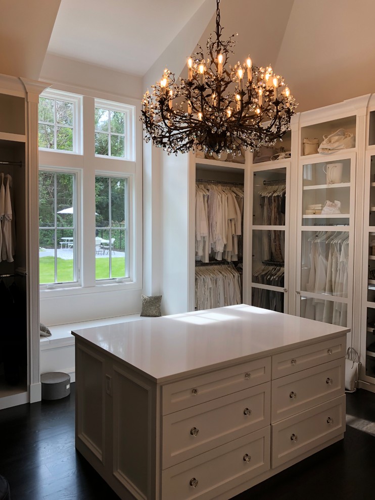 Design ideas for a country storage and wardrobe in Chicago.