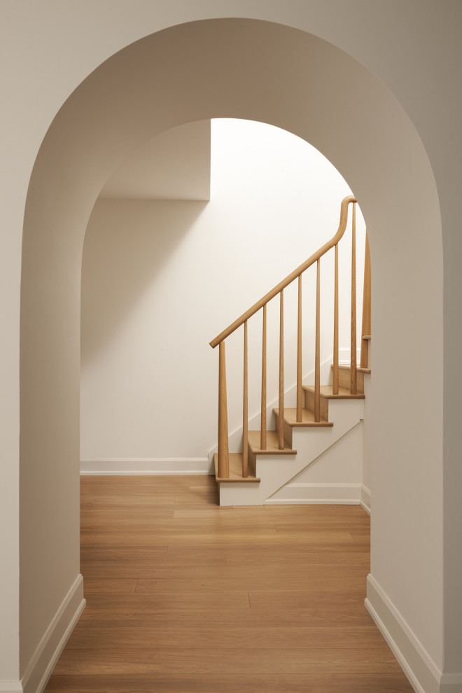 Transitional staircase photo in Toronto