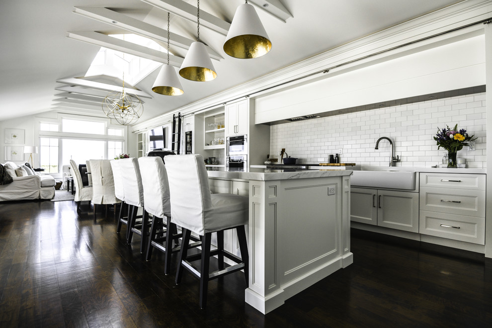 Kitchen - transitional kitchen idea in Toronto