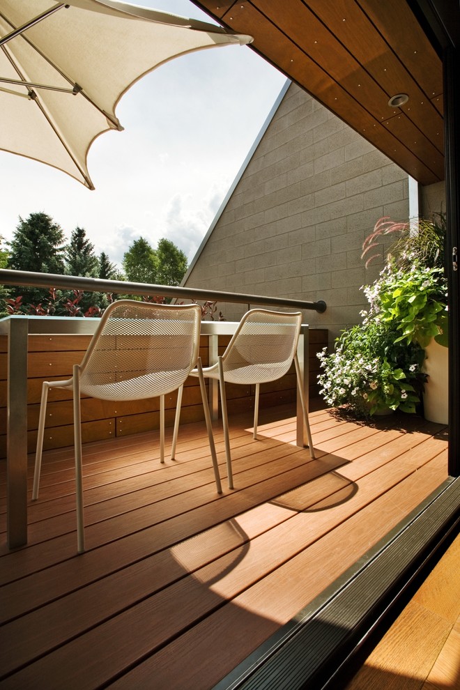 Example of a minimalist balcony balcony design in Denver