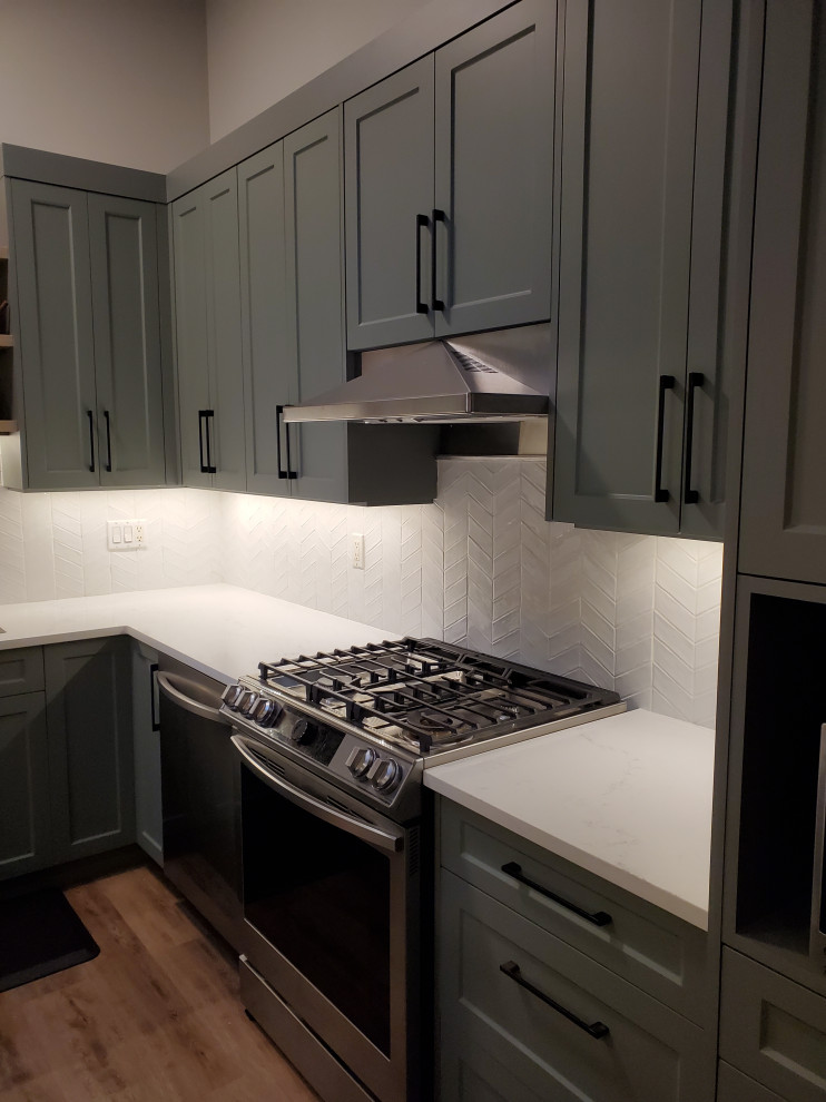 Inspiration for a transitional kitchen remodel in Vancouver